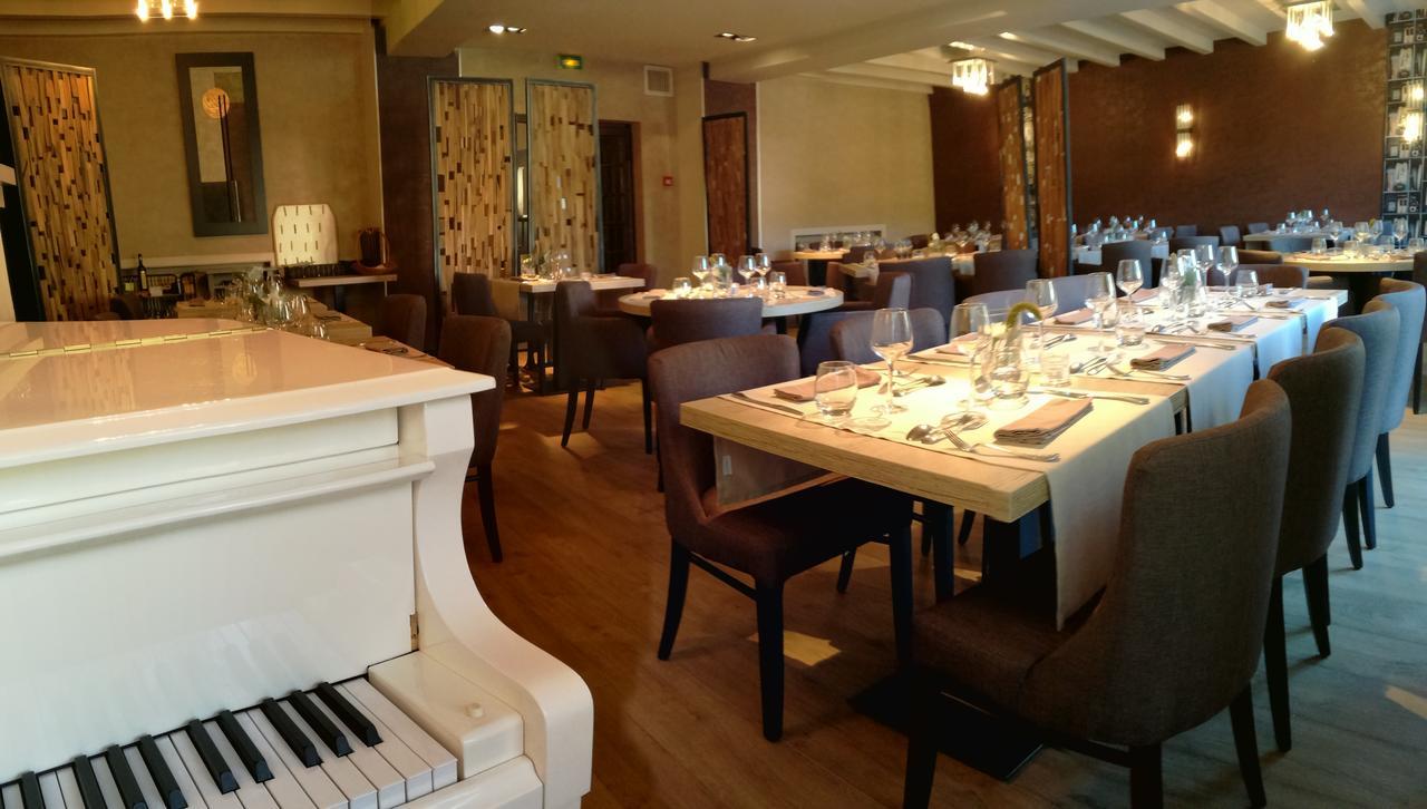 Hotel-Restaurant Le Sorgia Бельгард-сюр-Валзерин Экстерьер фото